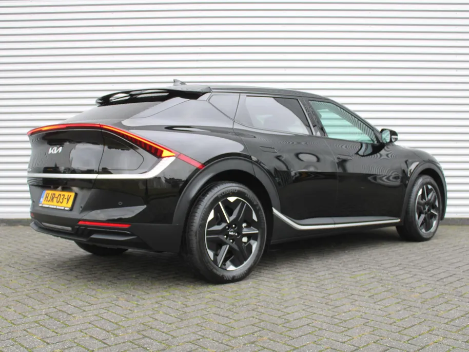 Kia EV6 Light Edition 63 kWh | Stuur-/stoelverwarming | Camera | 19' LM | LED | Cruise adapt. | Clima | Draadloze telefoonlader | 17% bijtelling |