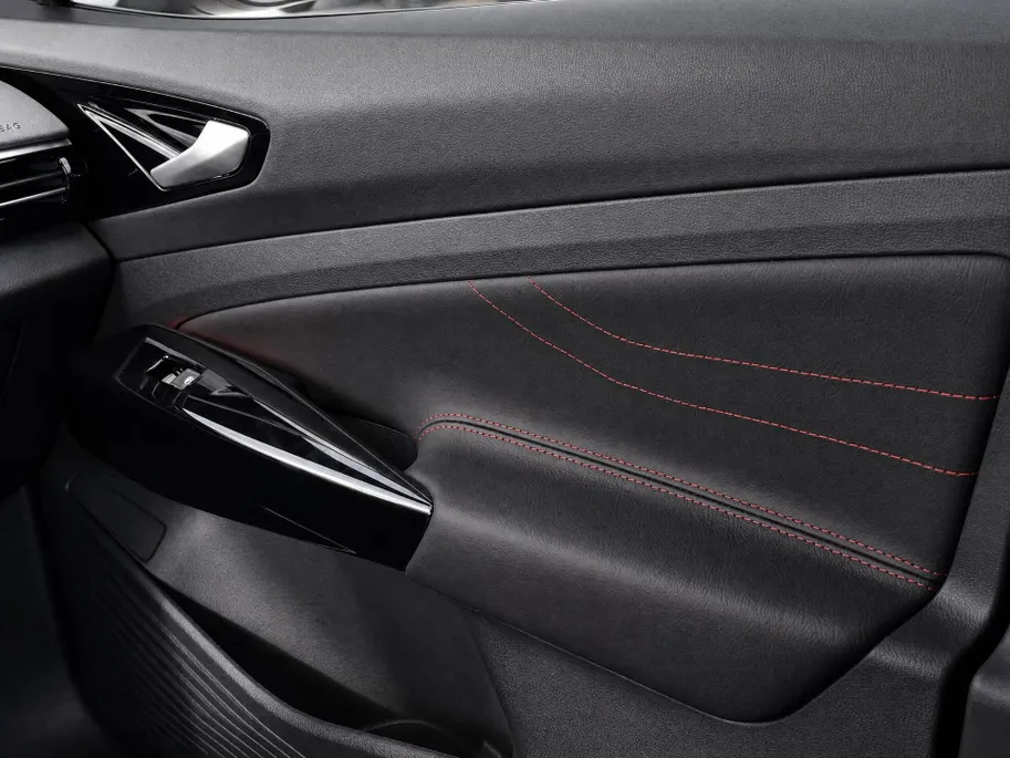 Volkswagen ID.4 Limited Edition 58 kWh accu 190 PK · Achteruitrijcamera · Draadloze telefoonlader · Sfeerverlichting · All- Season banden ·  Lederen bekleding 'Diamond stitching'