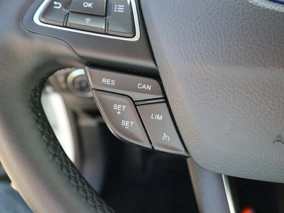 Ford EcoSport 1.0 EcoBoost Titanium Winter-, Parking-, Design Pack, NAV, Camera