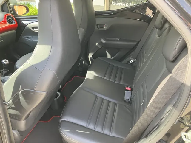 Toyota Aygo 1.0 VVT-i x-clusiv | Leder | Apple CAR Play