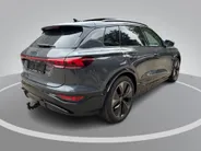 Audi Q6 e-tron S edition 83 kWh 252pk · Panoramadak · Inklap. Trekhaak · Luchtvering · 360 Camera · Matrix LED · Elek. Stoelen + Geheugen Bestuurder · Garantie t/m 19-06-2030 of 100.000km