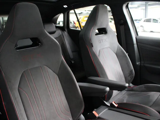 Volkswagen ID.4 GTX 4Motion 77 kWh Panoramadak | Trekhaak | IQ-Light | 21'Velgen | 90% SoH