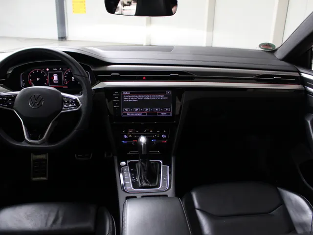 Volkswagen Arteon Shooting Brake 2.0 TSI R-Line Panoramadak | Leder | DCC | IQ-Light | 20' Nashville velgen | Harman Kardon Audio