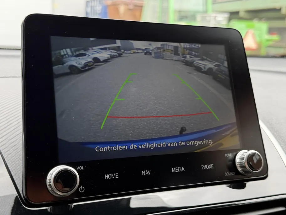 Mitsubishi Eclipse Cross 2.4 PHEV Intense+ | Stoel- en stuurverwarming | Elektrisch verstelbare stoelen | Trekhaak | Achteruitrijcamera | Parkeersensoren voor- en achter | Navi | Climate Control