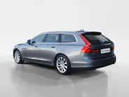 Volvo V90 2.0 T4 Momentum | Stoel en stuurverwarming | Elektrisch bedienbare voorstoelen | Camera | Lederen bekleding | Navigatie | Parkeersensoren voor en achter | Elektrische achterklep |