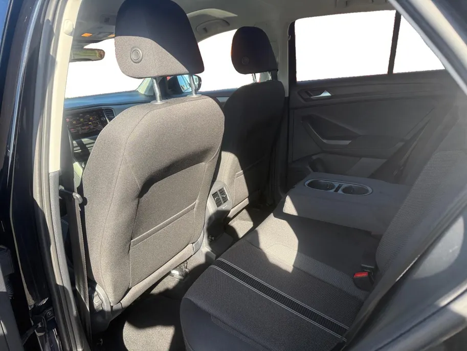 Volkswagen T-Roc 1.5 TSI Sport | Automaat | Apple Carplay/Android Auto | Trekhaak | Navigatie | Climate Control | Cruise Control | DAB | Goed Onderhouden