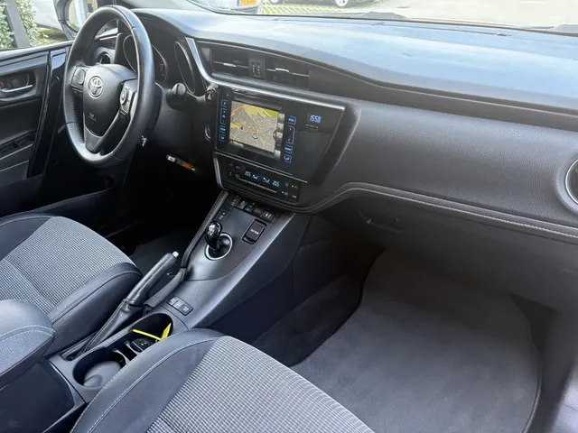 Toyota Auris Touring Sports 1.8 Hybrid Executive | Trekhaak | Panoramadak