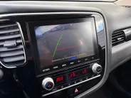 Mitsubishi Outlander 2.4 PHEV Intense Apple Carplay/Android Auto , electronic climate controle , leder , stoelverwarming , lm velgen , cruise , trekhaak .