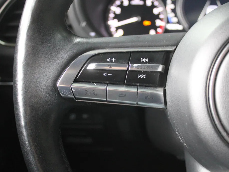 Mazda 3 2.0 e-SkyActiv-G M Hybrid 122 Luxury | Trekhaak | Stuur-/stoelverwarming | Leer | 360 Camera | Stoelgeheugen | 18' LM | HUD | LED | Cruise adapt. |