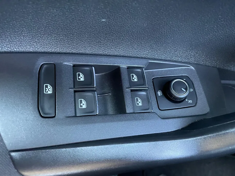 Volkswagen Polo 1.0 TSI Comfortline *Navigatie via carplay*Parkeersensoren*Schuif/kanteldak*Adapt. Cruise Control*LM.Velgen*Zeer nette auto!