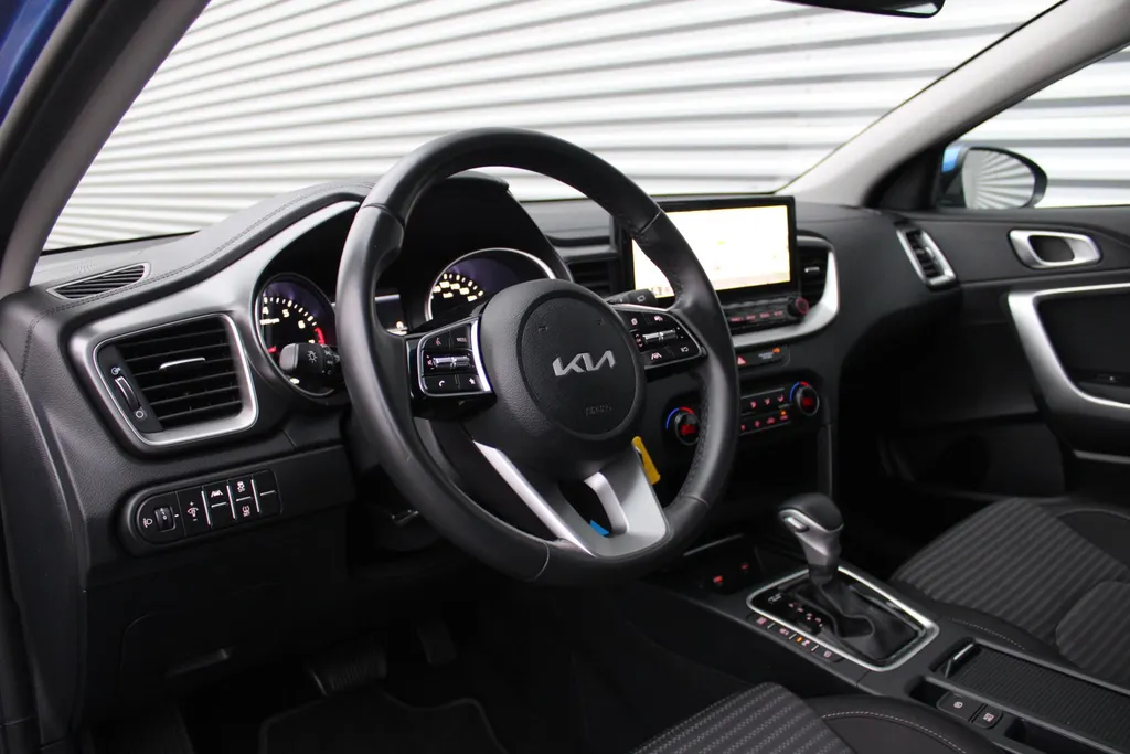 Kia Ceed Sportswagon 1.5 T-GDi MHEV DynamicLine | Navi | Camera | Clima | Cruise | 17' GT-Line velgen | LED | Apple Carplay | Android Auto |