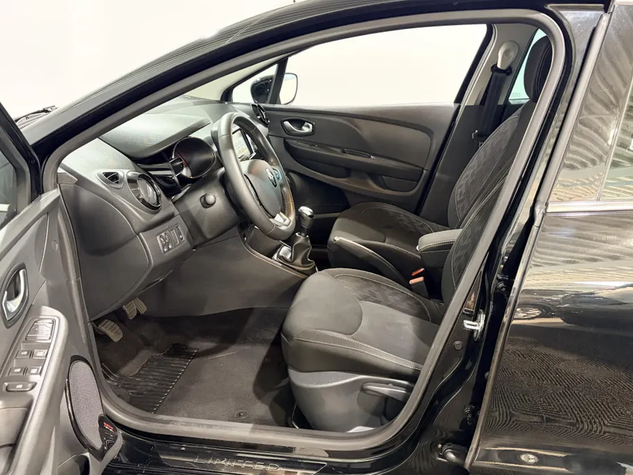 Renault Clio 90PK TCe Limited | Airco | Navi | Parkeersensoren | Cruise Control | Bluetooth | Lichtmetalen Velgen | Keyless Entry | Elektrische Ramen & Spiegels | Armsteun |