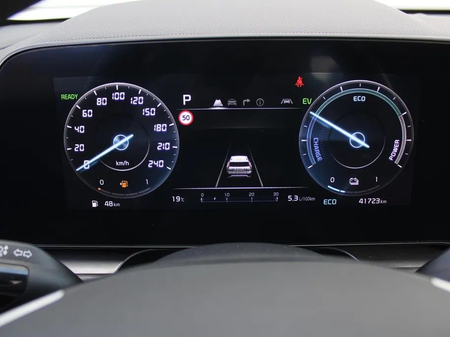 Kia Niro 1.6 GDi Hybrid ExecutiveLine | Camera | Leer | Schuifdak | Stoelverwarming+ventilatie | Elektr. stoelverstelling + achterklep | 18' LM | HUD |