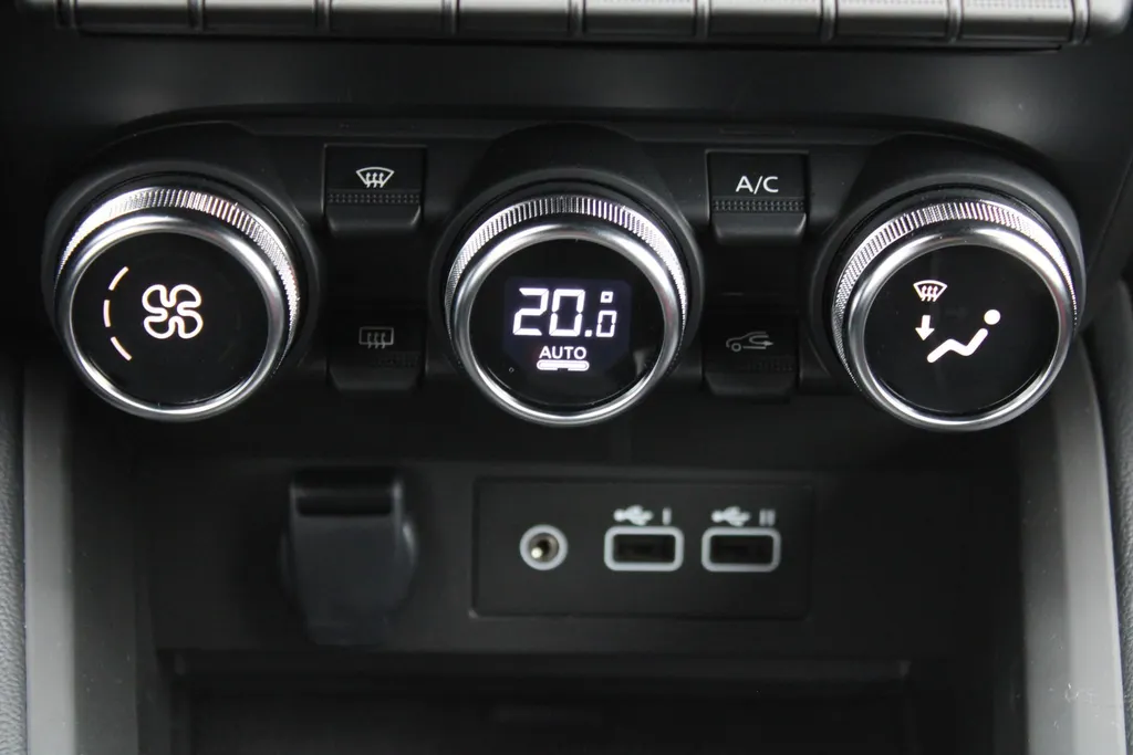 Mitsubishi Colt 1.0T MT First Edition | Stuur-/stoelverwarming | Camera | Clima | Dodehoek detectie | Draadloze telefoonlader | Cruise adapt. | 17' LM | LED |