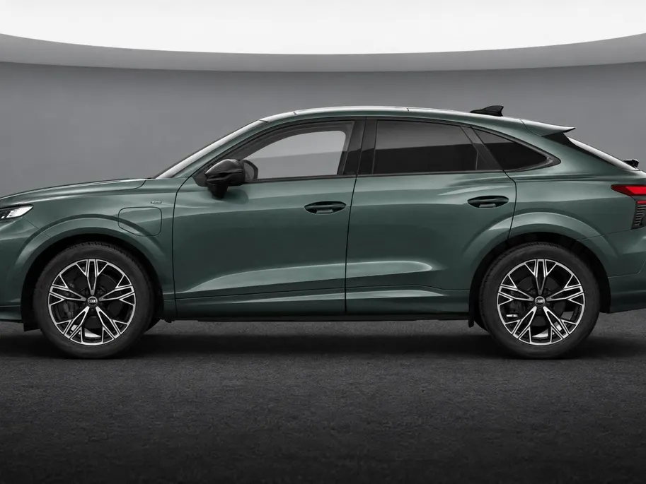 Audi Q3 Sportback e-hybrid S edition 272 PK · Tech plus · Glazen panoramadak · MMI experience pro
