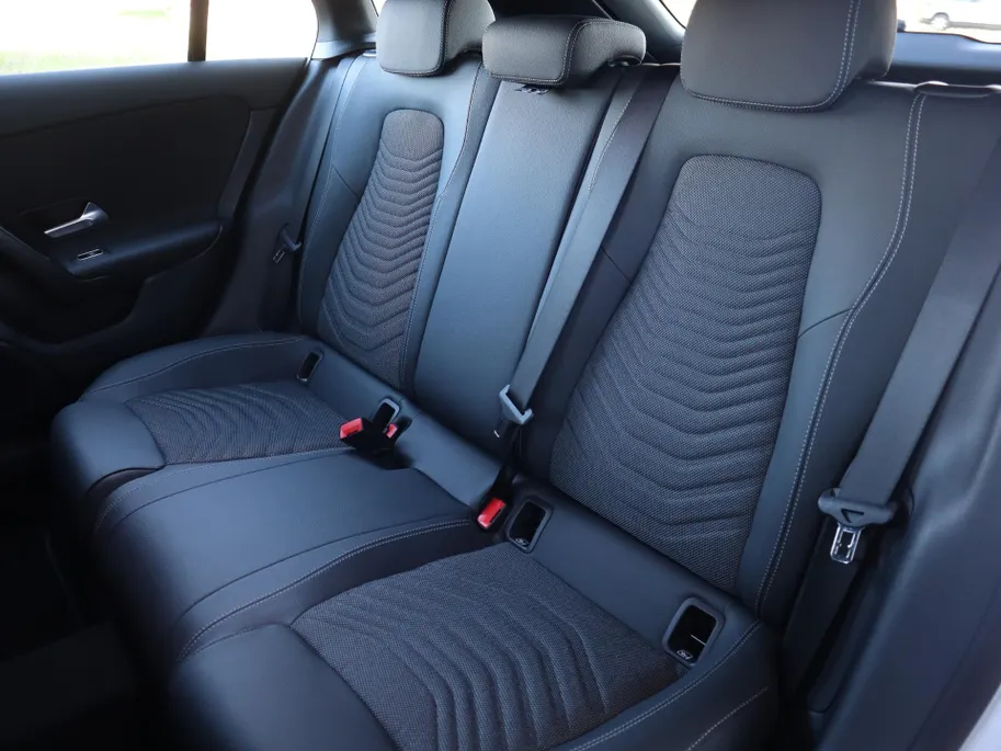 Mercedes-Benz CLA Shooting Brake 180 Star Edition l Keyless l Achteruitrij camera l Stoelverwarming
