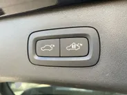 Lynk & Co 01 1.5 PHEV 260pk Black Pack | NL Auto | Zwarte hemel | Trekhaak | Panodak | Stoelverwarming | LED | Etc.
