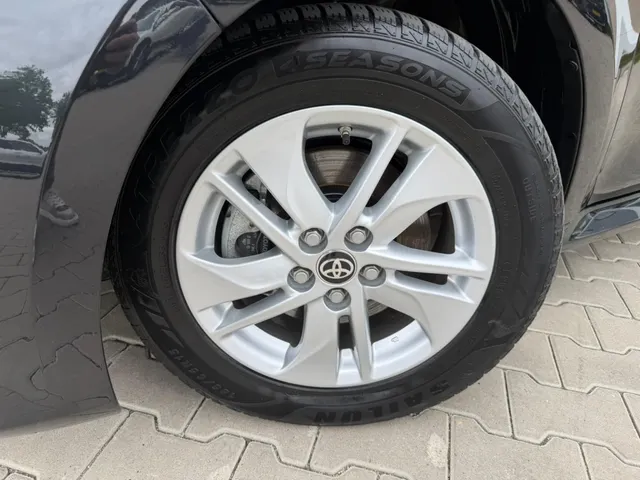Toyota Yaris 1.5 Hyb. Dynamic Limited | Parkeersensoren V+A | All Seasons