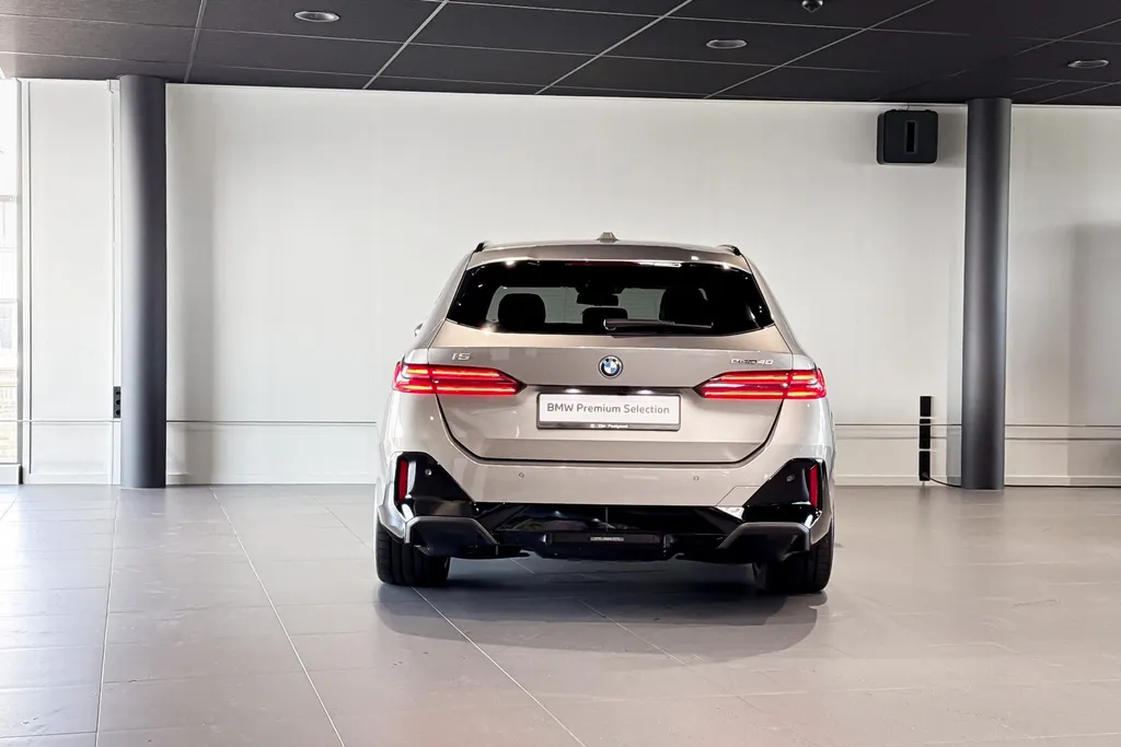 BMW i5 Touring eDrive40 84 kWh