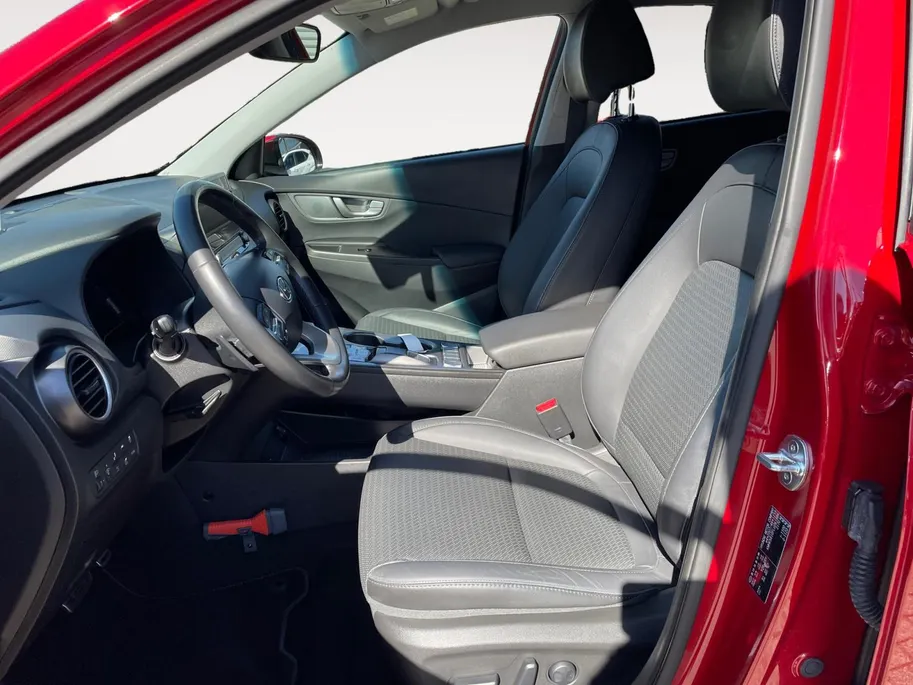 Hyundai Kona EV Premium 64 kWh | LAGE KM STAND! | Leder | Stoel- stuurverwarming | Navi