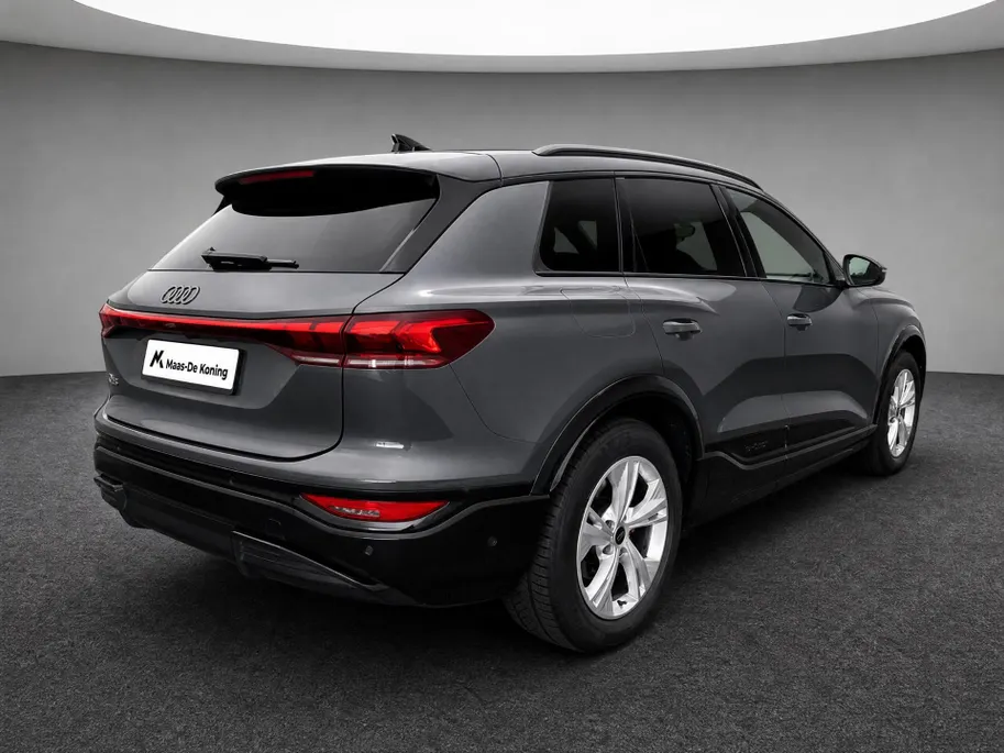 Audi Q6 e-tron S edition 83 kWh 252pk · SOH 96,3% · Panoramadak · 360 Camera · Inklap. Trekhaak ·  Luchtvering · Stuur- & Stoelverwarming · Apple/Android Car Play · Garantie t/m 13-07-2030 of 100.000km