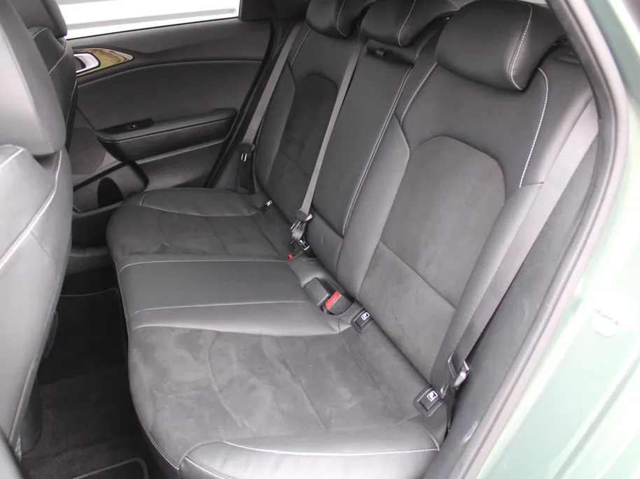 Kia Ceed 1.5 T-GDi GT-Line | Stuur-/stoelverwarming | Schuifdak | Cruise adapt. | Camera | 17' LM | LED | Dodehoek sensor | Draadloze lader |