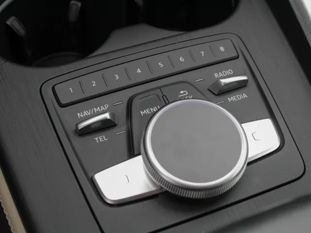 Audi A4 Limousine 35 TFSI Design Pro Line Plus | Navi | Digital dash | Leder | Schuifdak | Cruise
