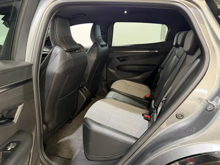 Renault Megane E-Tech 220PK EV60 Optimum Charge Techno Automaat | Camera | Digital Cockpit | Apple CarPlay/Android Auto | Parkeersensoren | 20' Lichtmetalen Velgen | Adaptive Cruise Control | Full LED | Stoelverwarming |