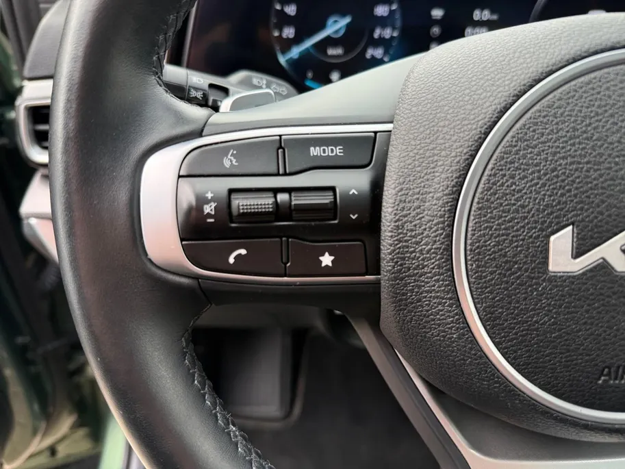 Kia Sportage 1.6 T-GDi PHEV luxury Edition 360 | NAVI | 360 CAMERA | DODEHOEKCAMERA | PAN. DAK | STUUR & STOELVERWARMING | ETC...