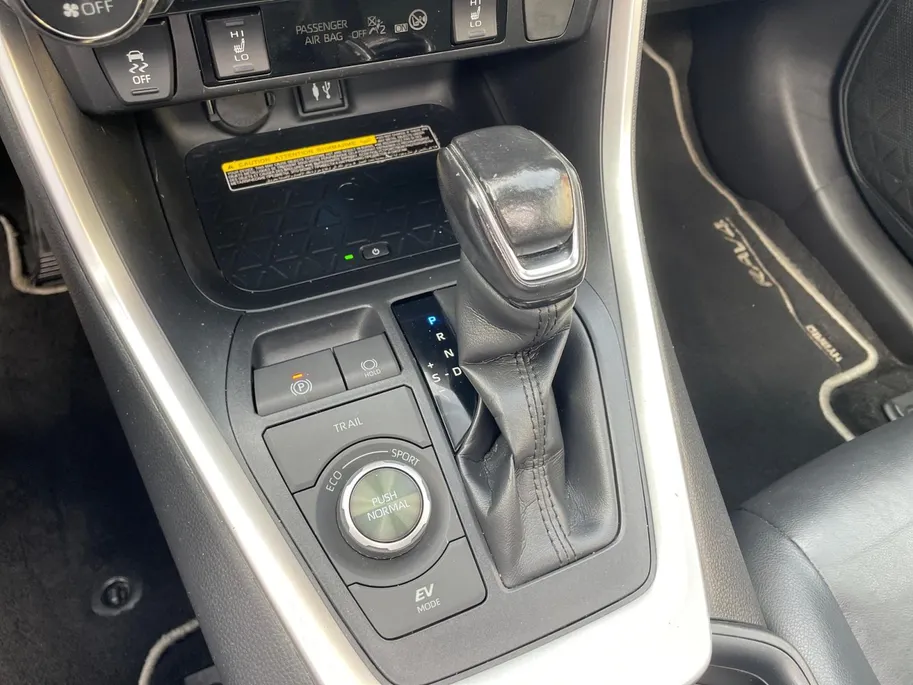 Toyota RAV4 2.5 Hybrid AWD Executive |1650 kg Trekgewicht |Trekhaak| Leer| Navigatie| Schuif-kanteldak | Verwarmbare stoelen| Adaptieve Cruise Controle| All season banden|