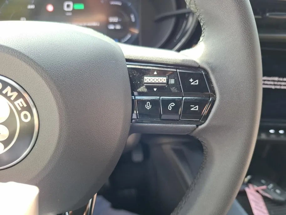 Alfa Romeo Junior 95% SOH | Carplay / Android auto | ACC | Climate control |
