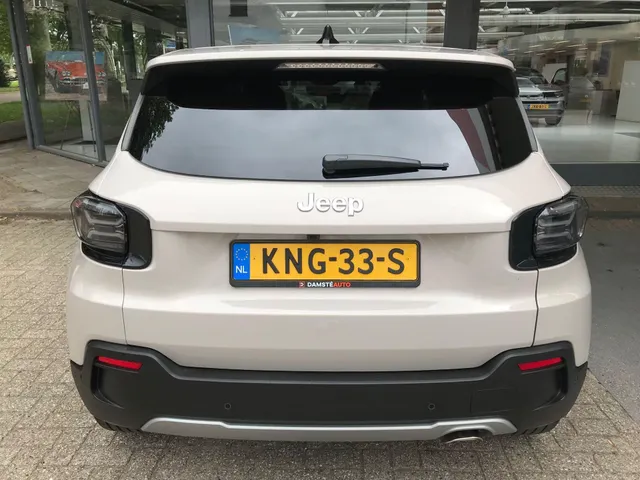 Jeep Avenger 1.2 e-Hybrid Summit