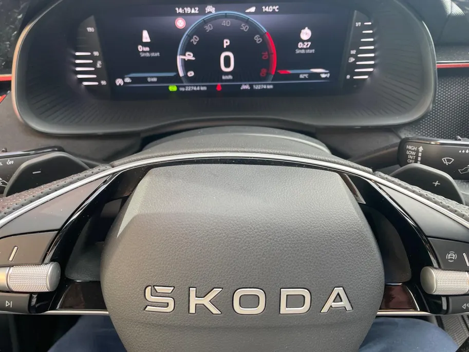 Škoda Kamiq 1.5 TSI Sport Business 150PK AUTOMAAT |Stoelverwarming| Climate control| Cruise Control| Parkeersensoren v+a| Achteruitrijcamera| Sportstoelen| Digitaal dashboard| Super strakke auto!
