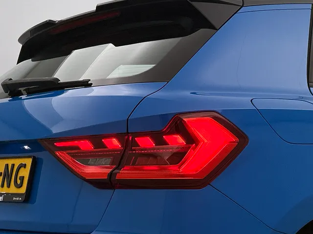 Audi A1 Sportback 30 TFSI S Line edition one | NAVI | STOELVERWARMING | CLIMAT CONTROL | PARKEER SENSOREN V+A
