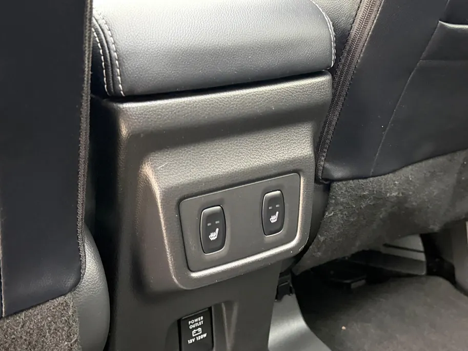 Mitsubishi Eclipse Cross Instyle | Pano dak | 360 Graden camera | Stoelverwarming voor en achter | Lederen stoelbekleding | Navigatie |