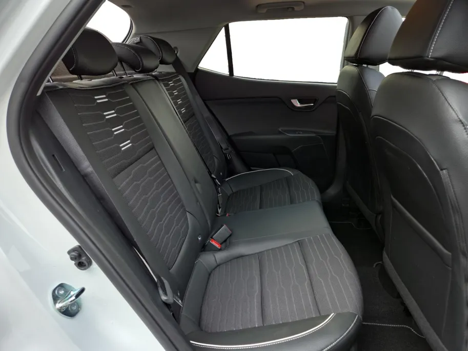 Kia Stonic 1.0 T-GDi MHEV GT-PlusLine | Hoge zit | Meest complete uitvoering | Navi | Apple CarPlay Android Auto | Trekhaak | Stoel & stuurverwarming | Fabrieksgarantie | NAP