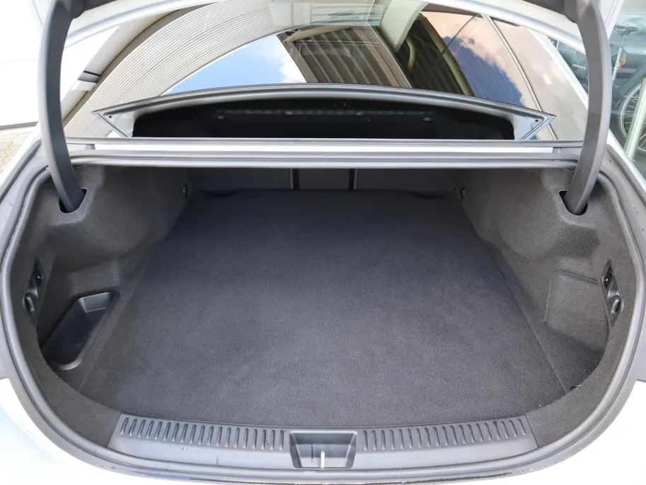 Mercedes-Benz E-Klasse E-Klasse 300e AMG Line l Keyless l Achteruitrij camera l Stoelverwarming l Memory
