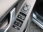 Kia Niro EV Edition Advanced 64.8 kWh | Stuur-/stoelverwarming | Elektr. stoelverstelling | Camera | Cruise adapt. | 17'LM | Clima | 17% bijtelling |