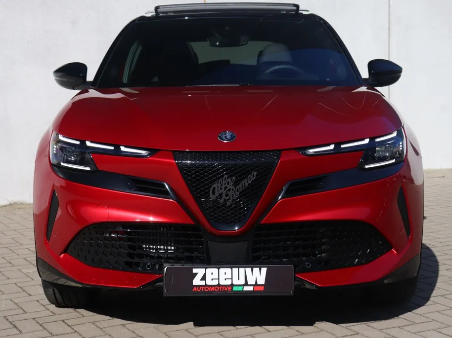 Alfa Romeo Junior 1.2 Turbo 145 PK Ibrida Speciale | Techno | Pano | Camera | Navi