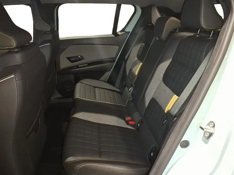 Renault 4 comfort range iconic 52 kWh | Direct leverbaar €1.800,- korting | Gratis 5 Jaar Garantie | LMV | Carplay | Adapter V2L | Elektrische achterklep |