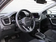 Kia Ceed Sportswagon 1.5 T-GDi DynamicPlusLine | Stoel- & stuurverwarming | Camera | Clima | Cruise adapt. | LED | Navi | Elek. achterklep | 16' LM |