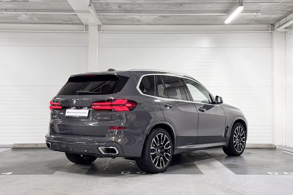BMW X5 xDrive50e Launch Edition
