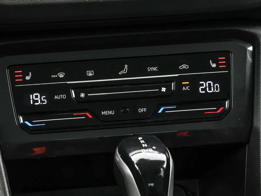 Volkswagen Tiguan 1.4 TSI eHybrid 245pk DSG Life Business · Camera · Inklap. Trekhaak · Stuur- & Stoelverwarming · Parkeerassistent · Apple/Android Car Play ·