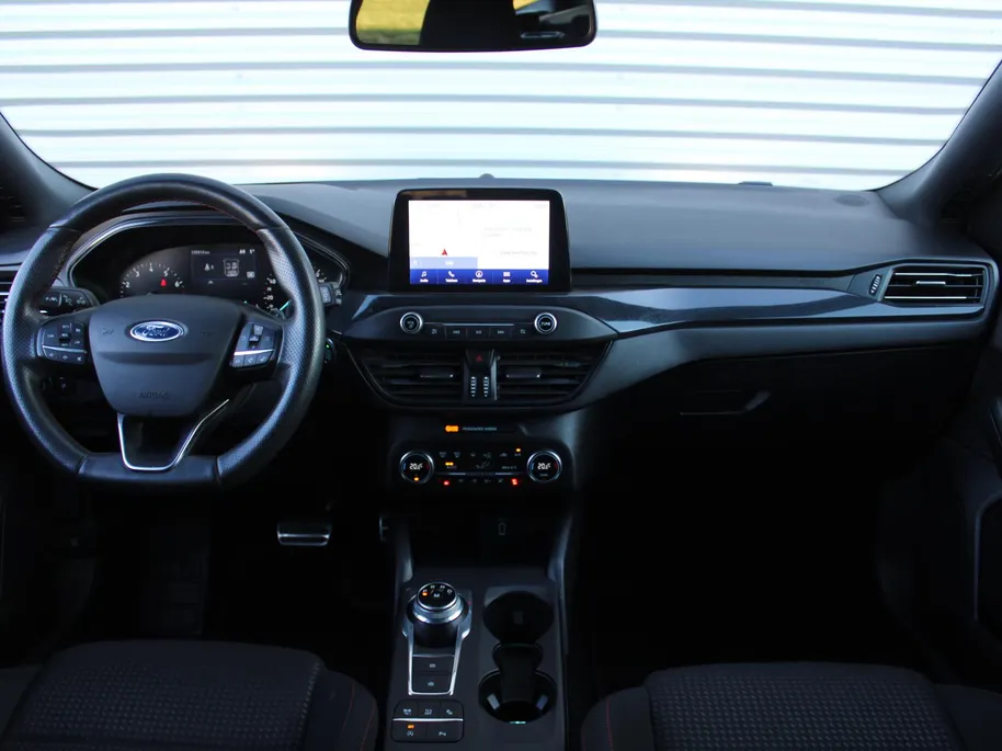 Ford Focus Wagon 1.0 EcoBoost ST Line Business | Stuur-/stoel-/voorruitverwarming | Camera | Clima | Draadloze telefoonlader | 17' LM | Navi |