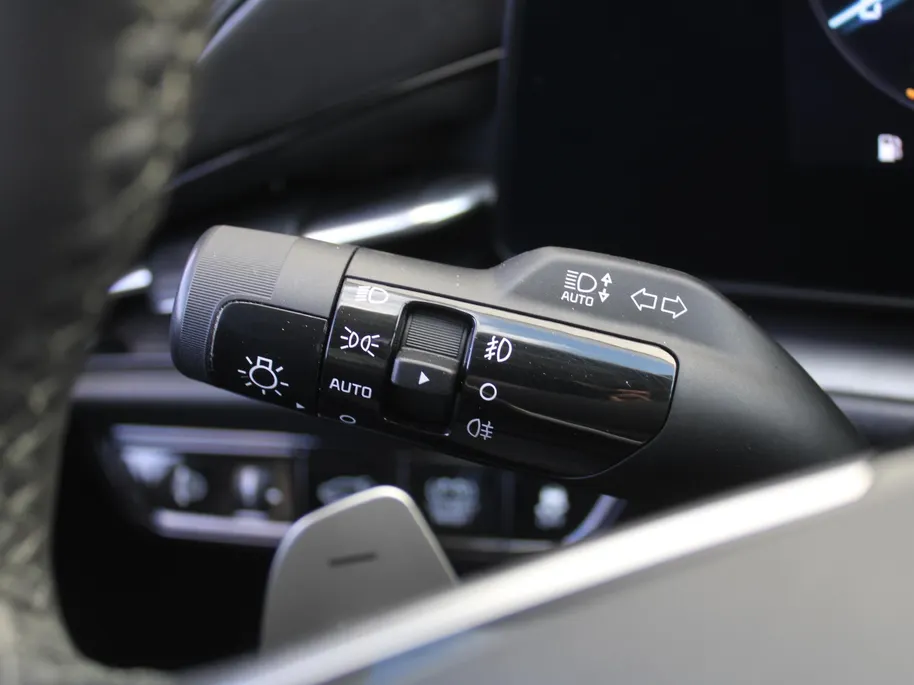 Kia Niro 1.6 GDi Hybrid ExecutiveLine | Camera | Leer | Schuifdak | Stoelverwarming+ventilatie | Elektr. stoelverstelling + achterklep | 18' LM | HUD |
