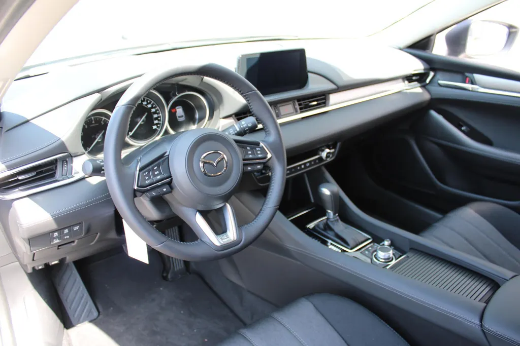 Mazda 6 Sportbreak 2.0 SkyActiv-G 6AT 165PK Centre-Line | BTW Auto | Navi | 17' LM | 360° Camera | Cruise | Head-up display | Automaat |