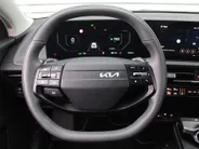 Kia EV6 Light Edition 63 kWh | Stuur-/stoelverwarming | Camera | 19' LM | LED | Adap. Cruise | Clima | Draadloze telefoonlader | 17% bijtelling |