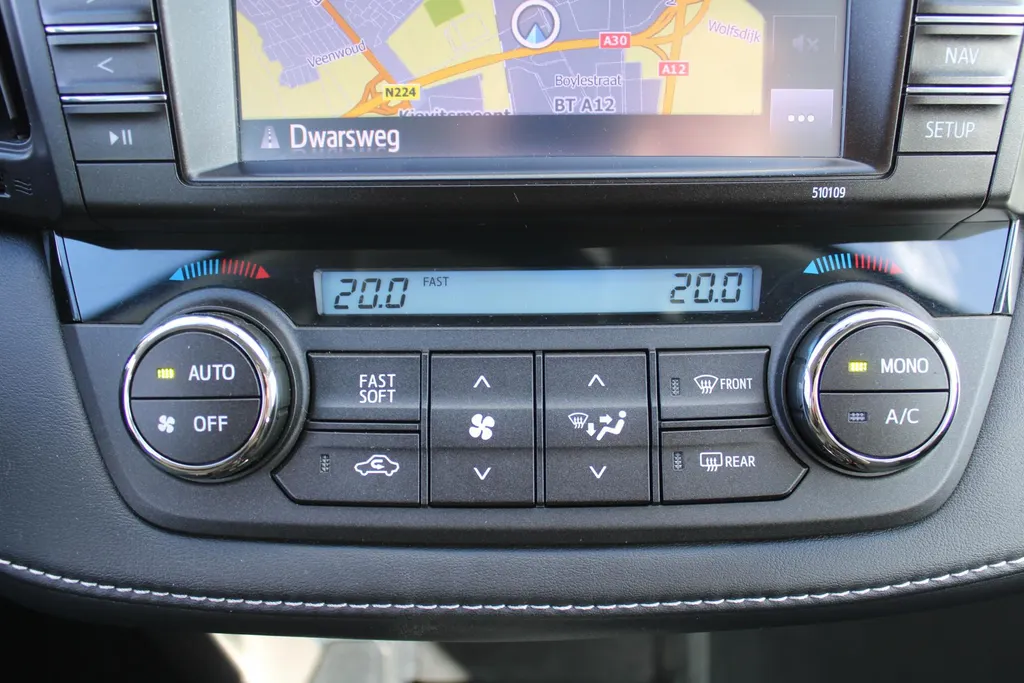 Toyota RAV4 2.0 VVT-i AWD Dynamic | 17' LM | Airco | Navi | Camera | Trekhaak | Automaat |