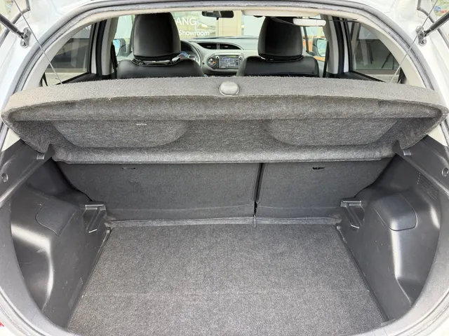 Toyota Yaris 1.5 Hybrid Trend Bi-Tone | Leer | Navigatie | LM Velgen