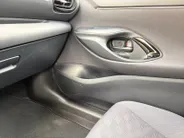 Toyota Yaris 1.5 Hybrid 115 Comfort Apple Carplay/Android Auto , cruise control adaptief en stuurhulp , climate , lm velgen , tel , usb , camera .